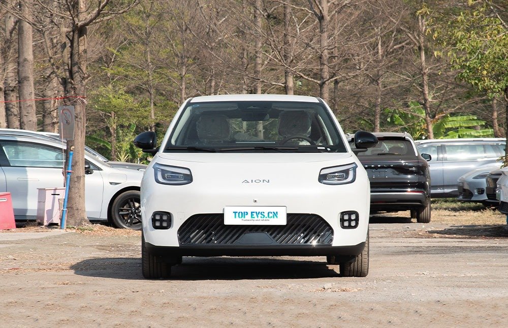 imgi_3_1_3(73) AION UT 2026 – China Export Vehicle | Chinese Car Export Price Qatar - Image 1